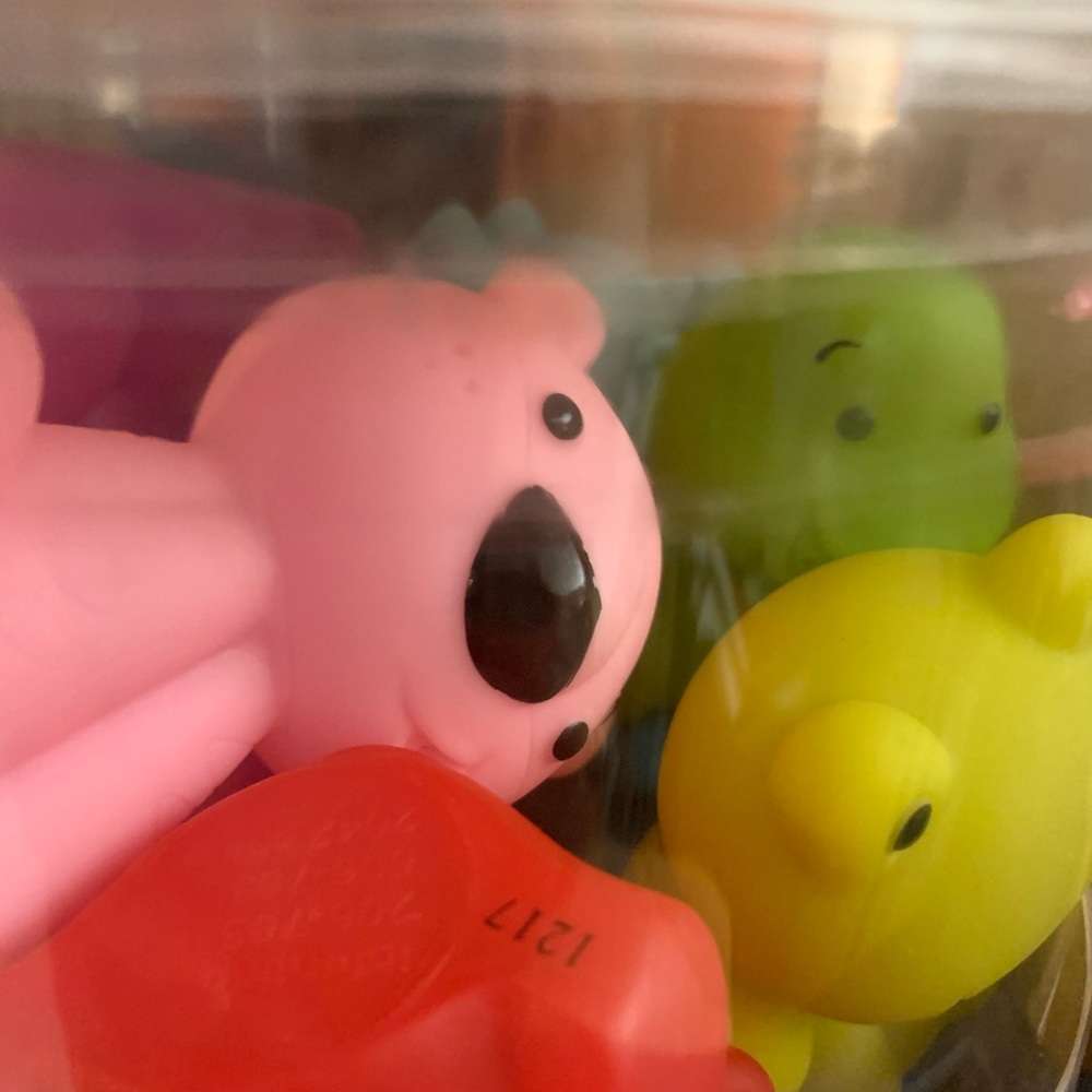 Colorful A tub of toys for babies lion Bear Frog Rino Monkey Hipo Friends Play - Picture 3 of 5